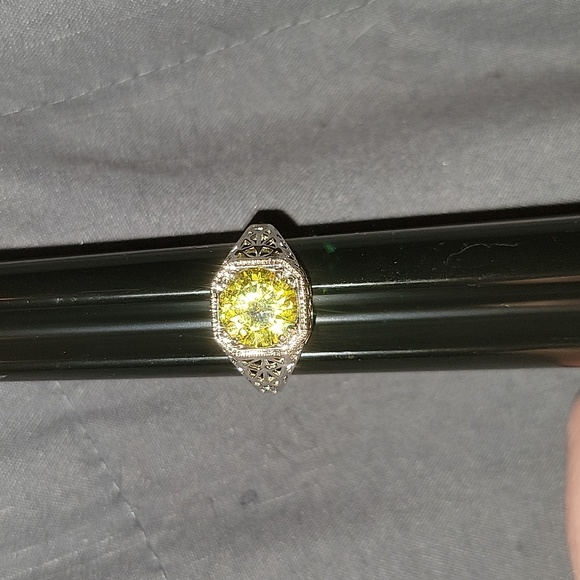 Yellow Stone Ring - Picture 1 of 7